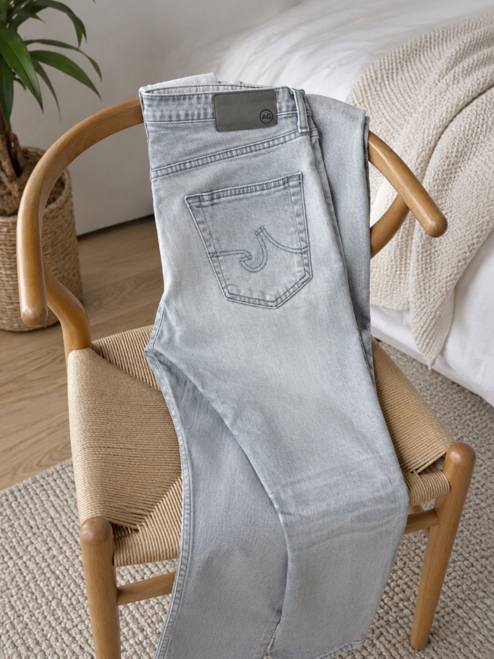 AG Adriano Goldschmied Light Wash Denim Size 32‎ | Capsule Wardrobe Essential